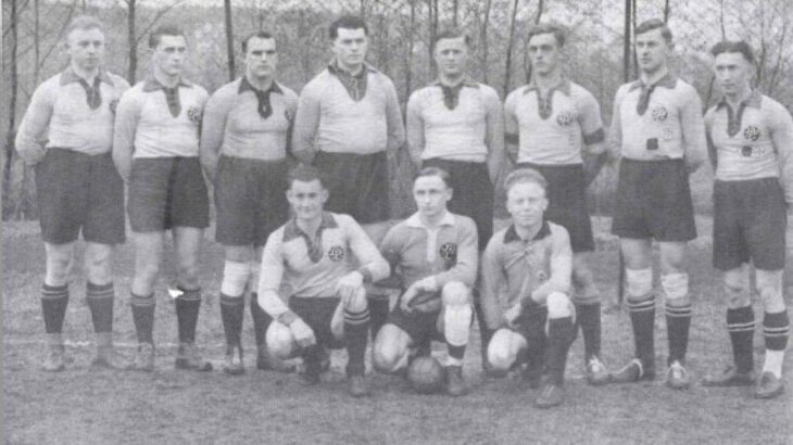 Ein Triumph aus den Anfängen: Im Jahr 1935 wurde der damals seit gut zehn Jahren im Spielbetrieb aktive TV Lauf Handballmeister – nicht in der Halle, sondern noch auf dem zu dieser Zeit üblichen Rasenspielfeld.
