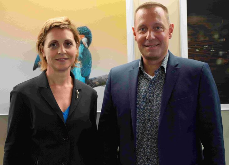 Adia Sakiqi, Botschafterin Albaniens in der Bundesrepublik Deutschland, zu Besuch bei Landrat Armin Kroder.
