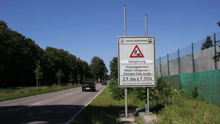 Von Montag, 2. September, bis voraussichtlich Freitag, 6. September, finden die Bauarbeiten an der Fahrbahn der Oelser Straße in Altenfurt statt, die die Sperrung erfordern.