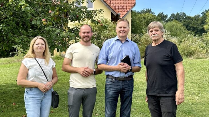 Tauschen sich über Jugendarbeit aus (von links): Jugendringgeschäftsführerin Bruni Schmidt, KJR-Vorsitzender Maurizio Schneider, MdL Norbert Dünkel und KJR-Vize Jochen Tetzlaff.
