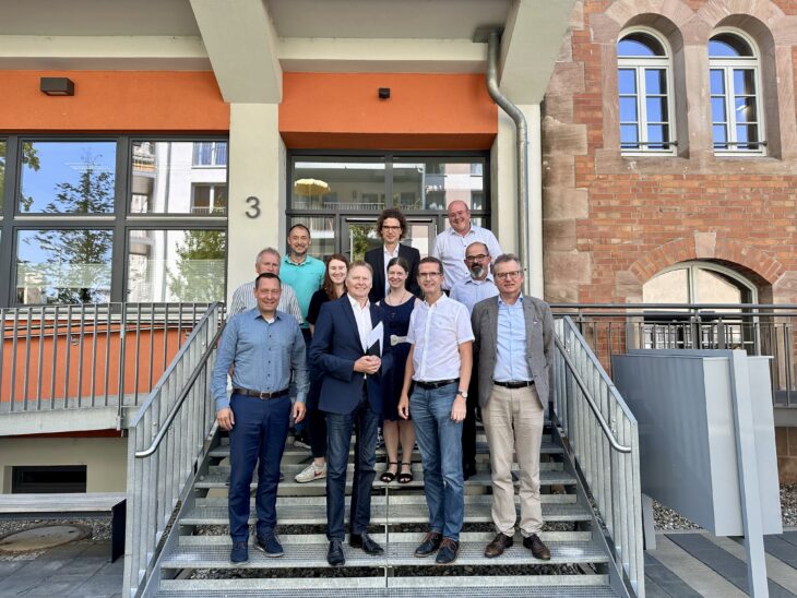 Auf Vermittlung des Landtagsabgeordneten Norbert Dünkel (Zweiter v. links) traf man sich im Bauamt: Reichenschwands Bürgermeister Manfred Schmidt (Zweiter v. rechts) und die Fraktionssprecher im Gemeinderat zeigten sich mit dem Ergebnis des Gesprächs zufrieden.