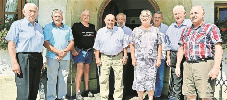Jubilare bei der IG BAU: Volkmar Neumann (25 Jahre), Walter Pölloth (65 Jahre), Wolfgang Elsner (70 Jahre), Herbert Dütsch (Kreisverbandsvorsitzender), Hans Beer (Regionalleiter), Annemarie Wyman (25 Jahre), Stefan Stahl (40 Jahre), Konrad Liebel (50 Jahre) und Norbert Tumovec (25 Jahre, von links).