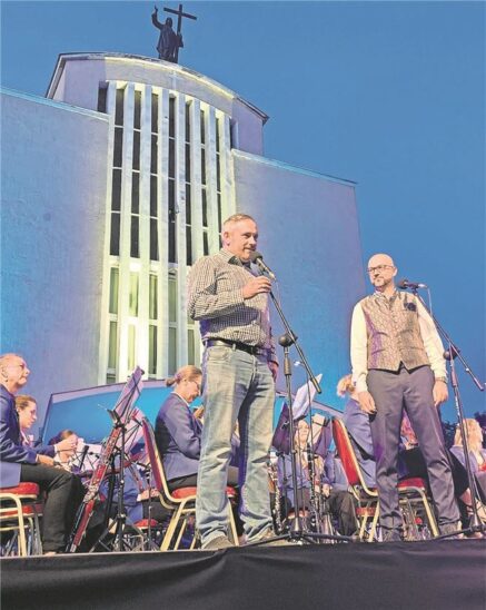 Das Bild zeigt Bürgermeister Markus Gleißenberg bei seinem Dank für die Einladung zum Festauftakt.