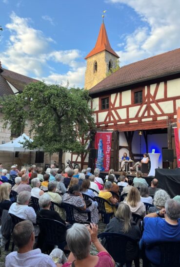 Die Lesung mit Johanna Sebauer war – wie so viele andere Veranstaltungen der Reihe „Sommer in Lauf“ – sehr gut besucht.