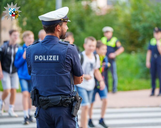 Das Polizeipräsidium Mittelfranken erinnert an die Gefahren des Schulwegs.
