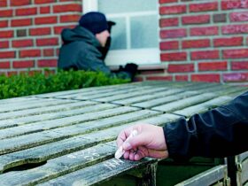 Eine seltsame Kreidezeichnung kann ein harmloser Streich der Nachbarskinder sein – oder ein geheimes Einbrecherzeichen. Foto: AdobeStock #103081594