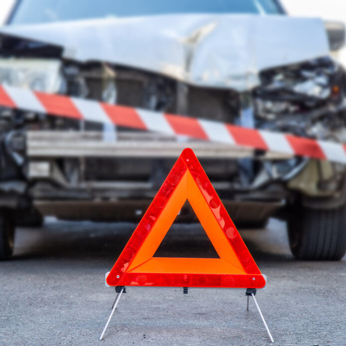 Auf dem Foto sieht man ein Symbolbild eines Autos nach einem Unfall.