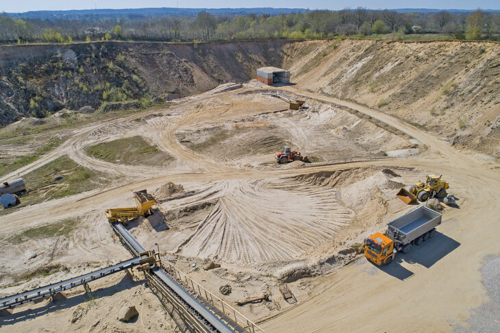 Die Bamberger Sand- und Kiesbaggerei GmbH plant erneut, in den Bannwald bei Röthenbach einzugreifen, um dort Sand abzubauen.
