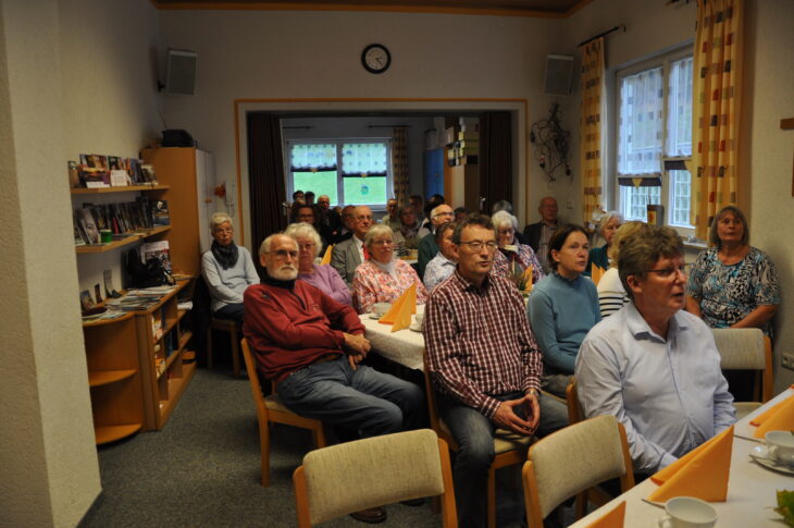 Freunde, Bekannte und Mitglieder waren zu einem Festgottesdienst anlässlich 100 Jahre LKG Hartmannshof zusammengekommen.