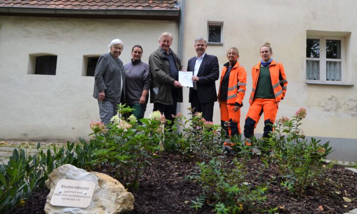 Das Foto zeigt Luise Keller, Nadine von Haßel-Geiger, Günther Manina, Robert Ilg sowie Kerstin Weißmüller und Elena Hillenbrand von der Gärtnergruppe des Bauhofs (v. links).