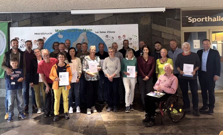 Die Preisträger von Stadtradeln und Schulradeln 2024 bei der Preisverleihung im Paul-Pfinzing-Gymnasium Hersbruck.