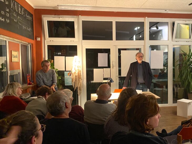 Professor Heiner Bielefeldt erläutert im Kulturbahnhof die Aktualität der Thesen der Philosophin Hannah Arendt.