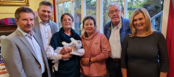 Roboter-Katzen, wie sie die CSU Röthenbach gespendet hat, sollen Dementen helfen.