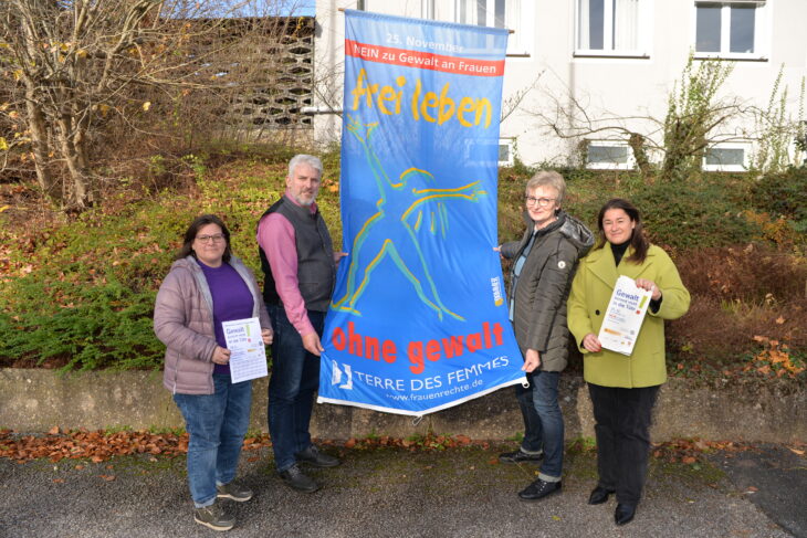 von links: Christina Gößwein, Frauen Union Lauf; Bürgermeister Thomas Lang, Madgalena Weiß-Bywaletz, Verein „Hilfe für Frauen und Kinder in Not Nürnberger Land“; stellvertretende Bürgermeisterin Nina Bezold.