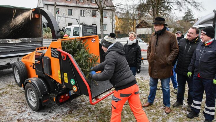 „Politik heißt auch anpacken - das macht die CSU Feucht. Tolles Engagement, näher am Menschen geht es nicht. Mit diesen Worten lobt Ministerpräsident Markus Söder die Feuchter Aktion bei einem Besuch Anfang 2024.