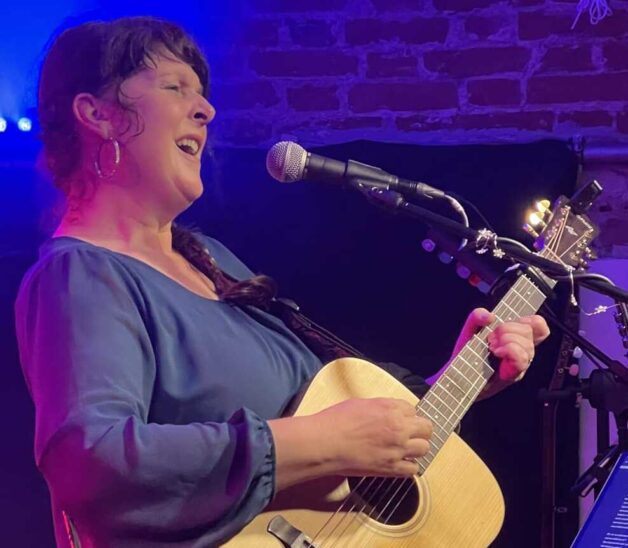 Bea Webers Auftritt im Altdorfer Brauhaus war gut besucht.