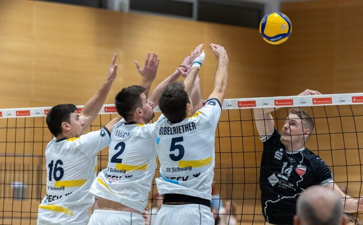 Im November war es noch ein anderes Bild in der gelben Halle: Bei dem Spiel gegen den TV Rottenburg konnten die Schwaiger das letzte Mal vor heimischer Kulisse siegreich von der Platte gehen.