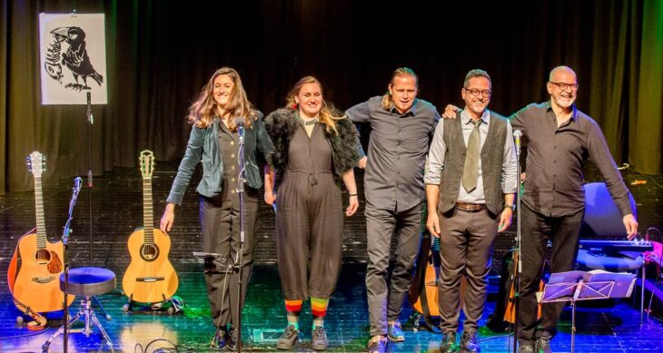Die Künstler des Abends, sichtlich zufrieden (von links): Julia Fischer und Karin Rabhansl, Stefan Eichner, Masen Abou-Dakn und Kosho.
