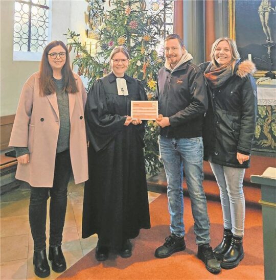Katharina Müller, Pfarrerin Johanna Redding, Peter Meer und Julia Dannhäuser (von links).