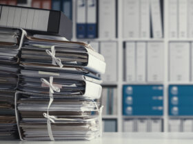 Bürokratie betrifft jeden: komplizierte Formulare, lange Bearbeitungszeiten oder unverständliche Vorgaben - all das kostet unnötig Zeit, Nerven und Ressourcen.