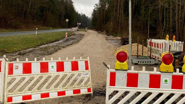 Am Radweg zwischen Großbellhofen und Schnaittach wird schon fleißig gearbeitet. Noch vor den Sommerferien soll der Radweg fertig sein.
