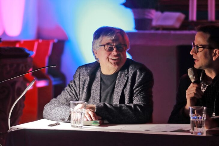 Fitzgerald Kusz (links) und Leonhard F. Seidl waren in der Sankt-Michaels-Kirche in Rasch zu Gast.