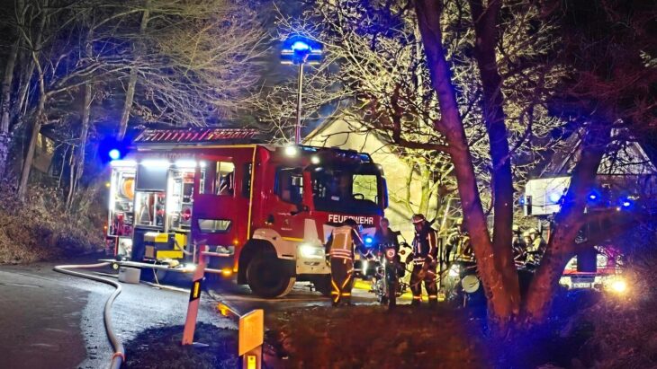 Am Sonntagnachmittag ist in einer Lagerhalle in Prackenfels ein Feuer ausgebrochen.