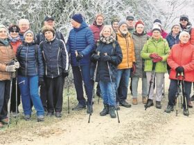 Die Wandergruppe am südlichen Ortsrand von Seiboldstetten.