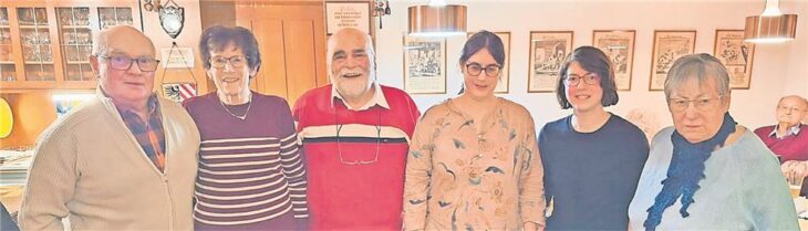 Das Bild zeigt die neue und alte Führungsriege des Männergesangvereins 1907 Velden mit Reinhold Heinrich, Sonja Heinrich, Wolfgang Gottschald, Christine Trumm, Sonja Weber und Gerda Weber (von links).