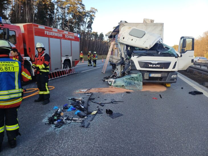 Am Dienstag kam es auf der A9 beim Kreuz Nürnberg zu einem schweren Unfall mit zwei Lkw.