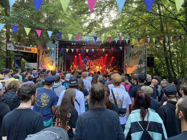 Das „KNRD“-Festival in Hormersdorf erhält 19.000 Euro. Das Bild zeigt den Auftritt der Nürnberger Punk-Band Melonball im vergangenen Jahr.