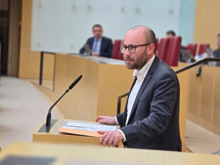 MdL Felix Locke bei seiner Rede im Landtag.