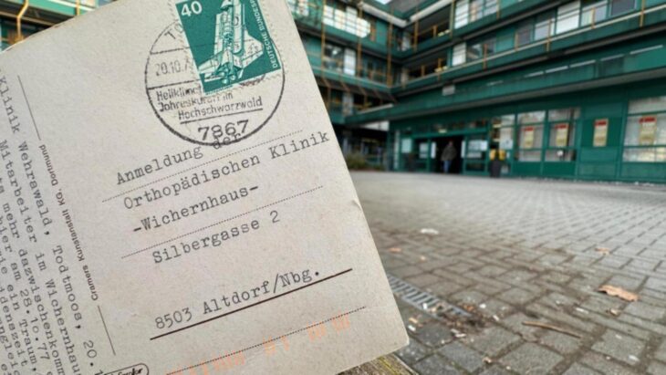 Oben rechts auf der Karte ist der Stempel eindeutig zu erkennen: Er datiert aus dem Oktober 1977.