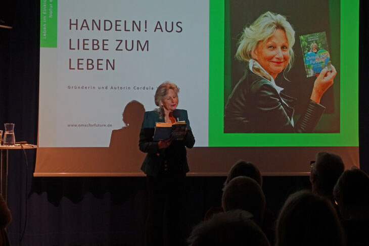 Sie hat „Omas for Future“ gegründet: Cordula Weimann las in Lauf.