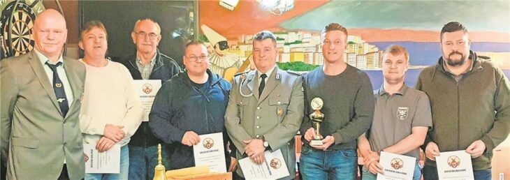 Die erfolgreichen Schützen des Soldatenvereins Vorra (von links): Vorsitzender Markus Horst, Vereinsschießwart Mathias Grötsch, Hans Wolter, Roland Förtsch, Norbert Förtsch Bernd Vogel, Marco Eichenmüller und Andreas Koch.