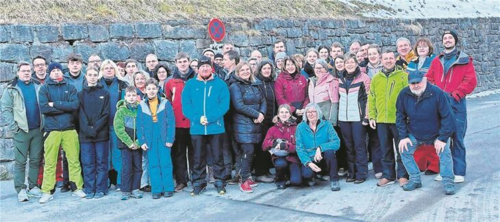 Gut gelaunt präsentierte sich die Gruppe von Mitgliedern des SV Vorra und des SC Artelshofen vor der gemeinsamen Abfahrt ins Skigebiet.