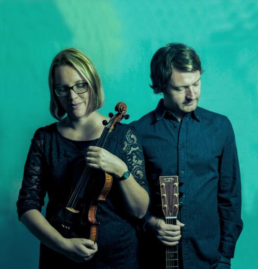 Sie treten zusammen auf: Steve Crawford und Sabrina Palm.
