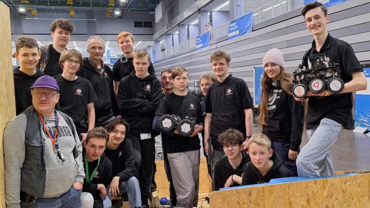 Die Schüler der Robotik-AG des CJT-Gymnasiums.