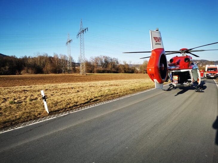 Der Schwerverletzte musste von einem Rettungshubschrauber in ein Krankenhaus transportiert werden.