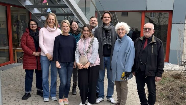 Die Altdorfer SPD beim Besuch der Freien Kindergruppe.