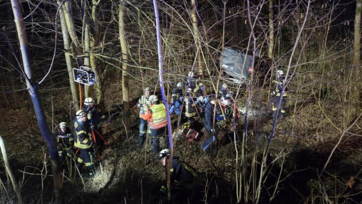Vor Ort im Einsatz: die Rückersdorfer Feuerwehr samt Kameraden aus Behringersdorf und Lauf.