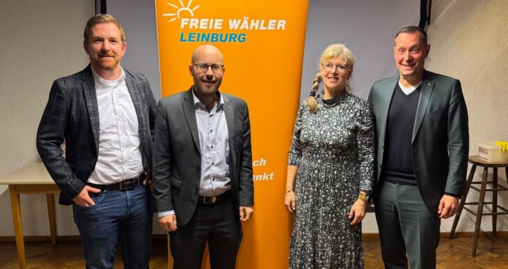 Thomas Estrada, Felix Locke, FW-Vorsitzende Simone Kaspar und Landrat Armin Kroder (von links).