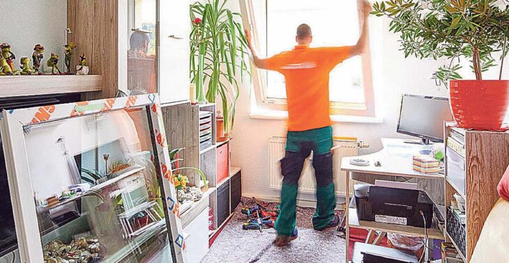 Viele Hausbesitzer fürchten den Aufwand eines Fenstertauschs – dabei geht der heute viel schneller und unkomplizierter als gedacht. Foto: Finstral