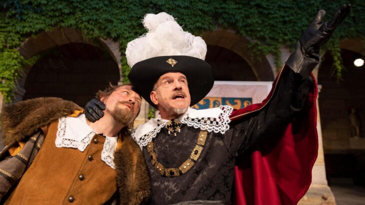 Oliver Reinhardt als Graf Terzky (links), an der Seite Wallensteins (Udo Gerstacker).