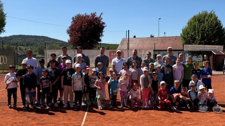 42 Mädchen und Jungs versuchten sich beim Schnuppertag des SVA am Tennis.