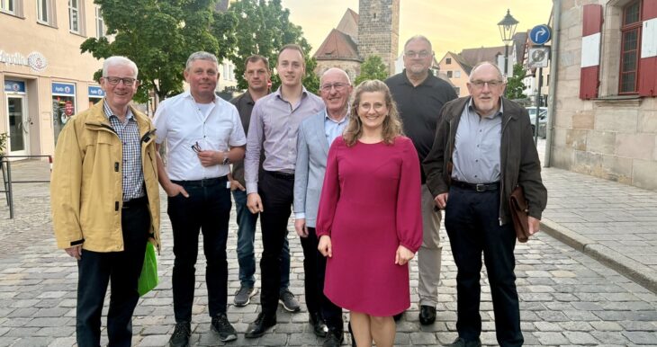 Neuer Ortsvorstand für die FDP Lauf/Rückersdorf (von links): Rainer Schultz, Harald Rösel, Günter Musall, Alexander Penték, Karl-Heinz Herrmann, Kristine Lütke, Markus Lüling und Eckhard Huthloff.