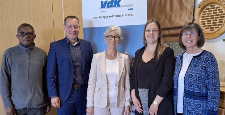 Der VdK-Ortsverband Feucht hatte seine Mitglieder und Gäste zu einer gemeinsamen Muttertags- und Vatertagsfeier in den Zeidlerhof eingeladen.