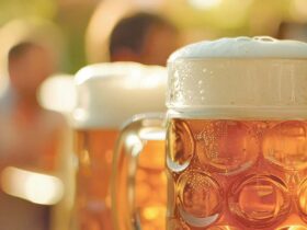 Der Biergarten gehört in Bayern zum Lebensgefühl. Foto AdobeStock #749280748
