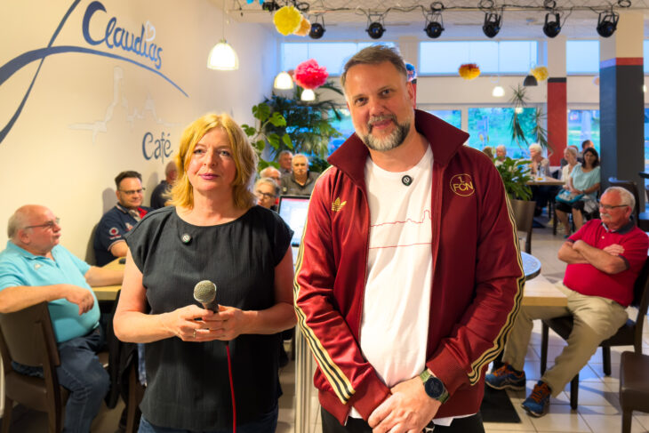 Professorin Sabine Fromm und Rainer Bock, Bürgermeisterkandidat der SPD, beim Heimatabend.