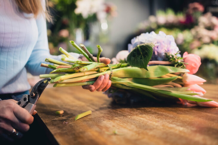 Viele Floristinnen haben eine Sechs-Tage-Woche und wenig Urlaub.
Die Floristen-Gewerkschaft IG BAU Mittelfranken will das jetzt ändern.